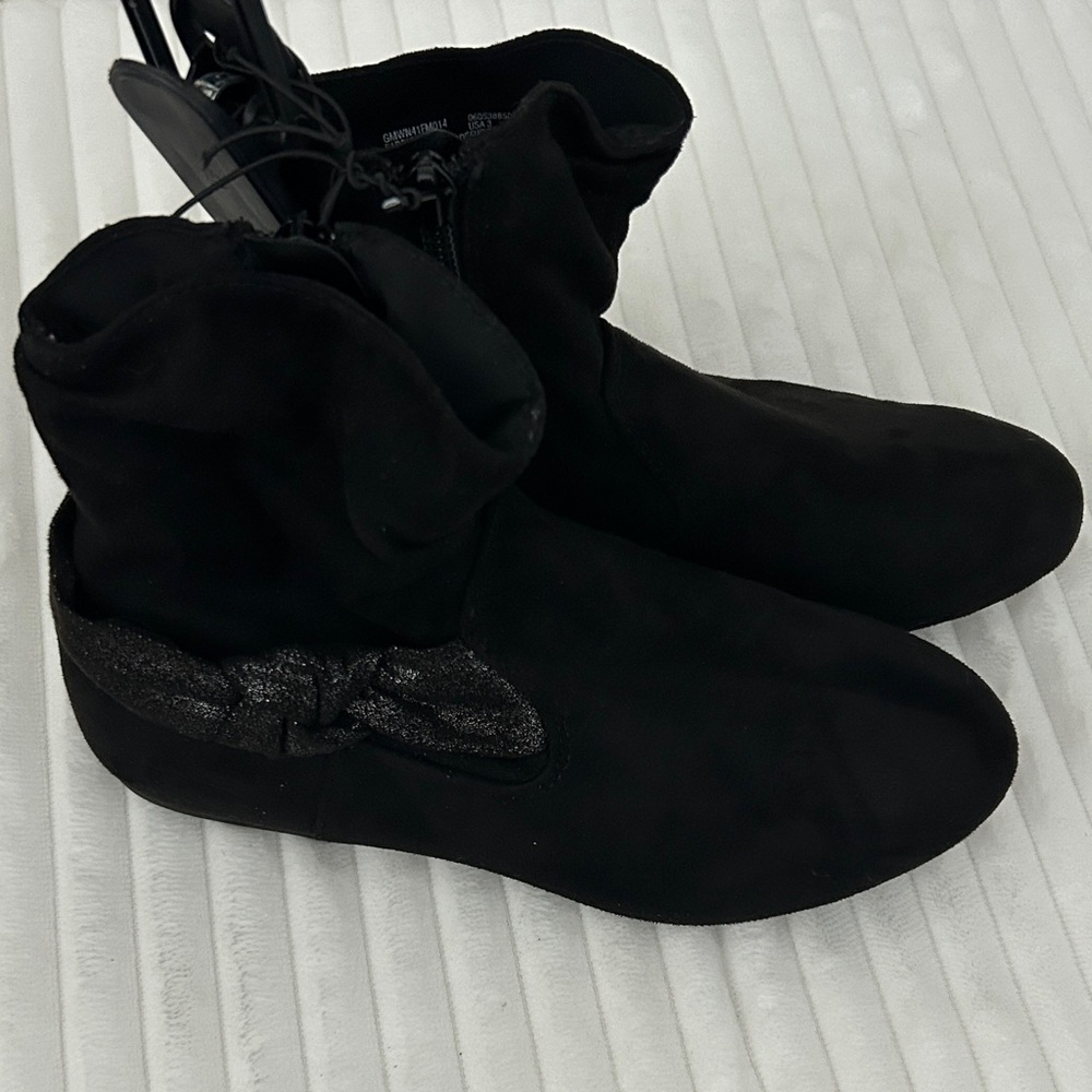 🎃 NWOT Girls Velvety Black Ankle Boots with Bow Detail